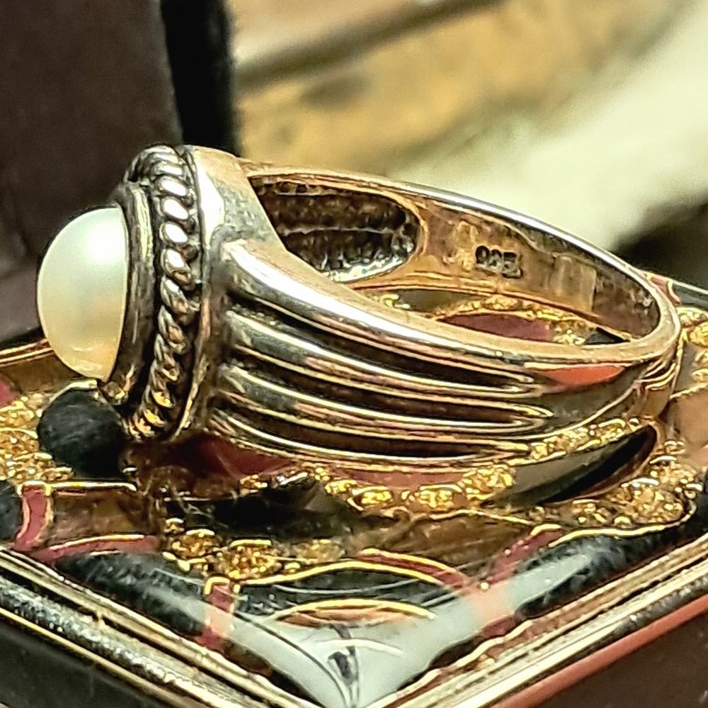 Vintage Designer Sterling Silver Cultured Pearl Ring, Size 8. - Picture 2 of 5
